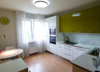 Продаю 2-ком. квартиру, 61.3 м2, Екатеринбург, улица Бебеля, 144, улица Бебеля