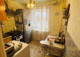 Продается 2-ком. квартира, 42 м2, Апатиты, Северная улица, 16