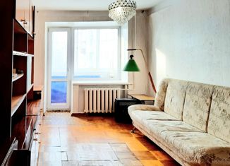 Продаю 3-ком. квартиру, 52 м2, поселок городского типа Полазна, улица 50 лет Октября, 19