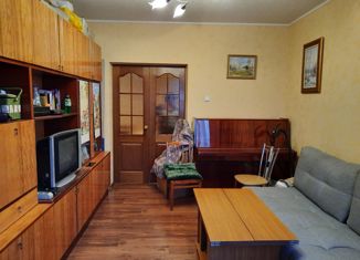 Продается 3-комнатная квартира, 63 м2, Мурманск, улица Полины Осипенко, 2