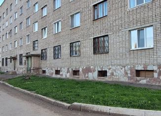 Продаю комнату, 17.3 м2, Туймазы, Микрорайон Молодёжный, 12