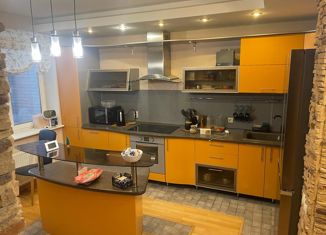 Продается 5-ком. квартира, 270.7 м2, Сыктывкар, Коммунистическая улица, 46/2