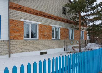 Трехкомнатная квартира на продажу, 50 м2, село Крутая Горка, Больничная улица, 2