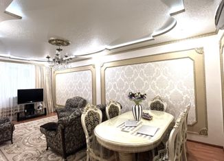 Продам 4-комнатную квартиру, 115 м2, Ставрополь, улица Михаила Морозова, 22, микрорайон № 2