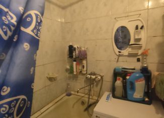 Продается четырехкомнатная квартира, 61 м2, Новотроицк, Комсомольский проспект, 34