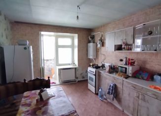 Продам 2-ком. квартиру, 70 м2, поселок городского типа Уруссу, улица Куйбышева, 7