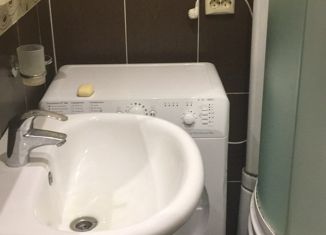 Продаю 1-ком. квартиру, 32 м2, Екатеринбург, улица Отто Шмидта, 70, улица Отто Шмидта