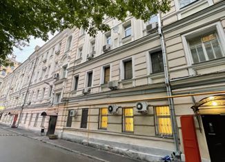 Продаю комнату, 88 м2, Москва, улица Петровка, 26с2, метро Трубная