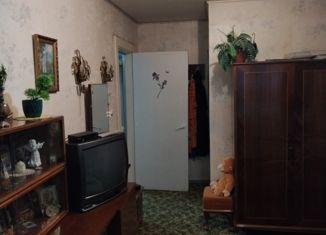 Продам 3-комнатную квартиру, 60.3 м2, Курская область, улица Комарова, 13Б