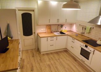 Продается 3-ком. квартира, 66.8 м2, посёлок городского типа Лучегорск, 4-й микрорайон, 16