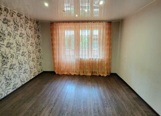 Продаю 2-ком. квартиру, 50.8 м2, Боровичи, улица Виталия Бианки, 47