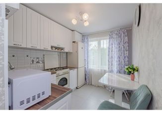 Продажа 3-ком. квартиры, 68 м2, Татарстан, улица Адоратского, 15