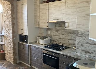 Продаю 2-комнатную квартиру, 60.5 м2, Ставрополь, улица Добролюбова, 26, микрорайон №7