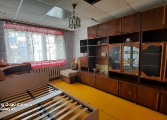 Продаю 2-комнатную квартиру, 48.6 м2, Кунгур, улица Челюскинцев, 3