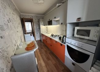 Продаю четырехкомнатную квартиру, 76 м2, Кумертау, улица Мажита Гафури, 2Б