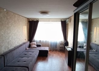 Продаю 3-ком. квартиру, 67 м2, Оренбург, улица Сергея Лазо, 17, жилой район Степной