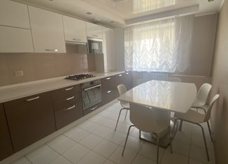 3-ком. квартира на продажу, 76 м2, поселок городского типа Новосемейкино, улица Мира, 10