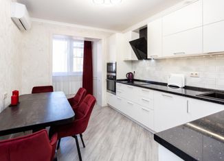 Продаю 2-комнатную квартиру, 60 м2, посёлок Новая Адыгея, Бжегокайская улица, 31/1к1