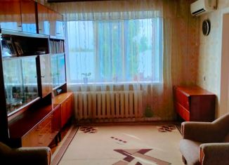Продается четырехкомнатная квартира, 58.1 м2, поселок городского типа Анна, Советская улица, 56