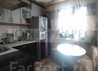 Продаю трехкомнатную квартиру, 55 м2, Большой Камень, улица Горького, 11/2