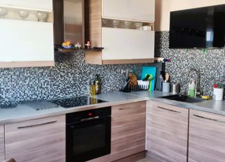 Продам 2-ком. квартиру, 59.4 м2, Нижний Новгород, улица 40 лет Победы, 19, микрорайон Щербинки-2