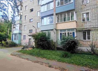 Продажа трехкомнатной квартиры, 59 м2, Рославль, 15-й микрорайон, 24