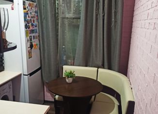 Продам 2-ком. квартиру, 48 м2, Новосибирск, улица Динамовцев, 9, Советский район