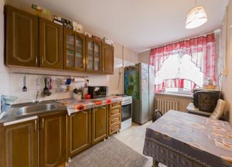Продается 3-комнатная квартира, 64 м2, Екатеринбург, улица Фрезеровщиков, 28, улица Фрезеровщиков