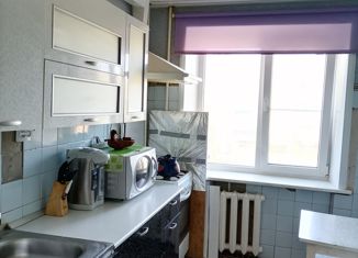 Продам 3-ком. квартиру, 63 м2, посёлок Строитель, микрорайон Центральный, 13