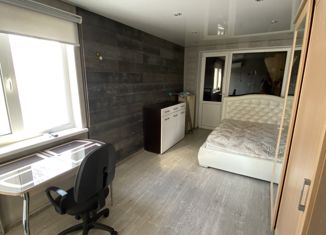 Трехкомнатная квартира на продажу, 63 м2, Орск, проспект Ленина, 76