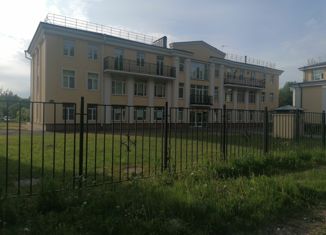 Продажа 2-ком. квартиры, 55 м2, Петергоф, Фабричная улица, 3
