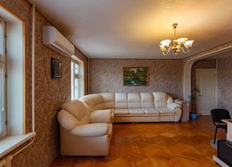 Продается 5-ком. квартира, 119 м2, Нижнекамск, улица Чулман, 11