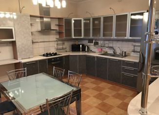 Сдается в аренду четырехкомнатная квартира, 159 м2, Владимирская область, Офицерская улица, 9А