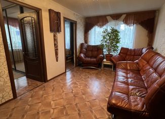Продается 4-ком. квартира, 60 м2, Кунгур, улица Свободы, 46