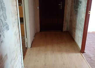 Продаю трехкомнатную квартиру, 52.8 м2, поселок городского типа Солнечнодольск, улица Строителей, 2