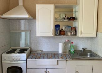 Продаю двухкомнатную квартиру, 43.8 м2, Стрежевой, 3-й микрорайон, 320