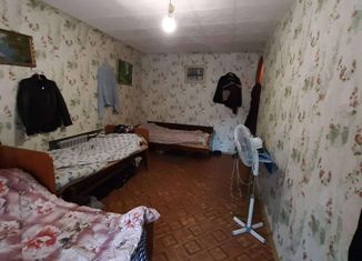 Однокомнатная квартира на продажу, 30.3 м2, поселок городского типа Мирный, улица П. Морозова, 3