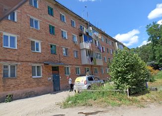 Продается трехкомнатная квартира, 57 м2, село Углекаменск, улица Калинина, 8