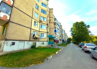 Продажа двухкомнатной квартиры, 52 м2, Грязи, улица Гагарина, 9