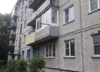 Продается 3-комнатная квартира, 49.8 м2, рабочий посёлок Кормиловка, улица Пацаева, 36