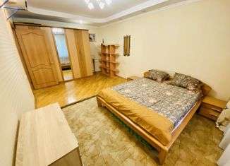 Продается 2-комнатная квартира, 55.8 м2, Москва, Смоленская улица, 7