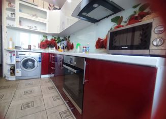 2-ком. квартира на продажу, 53 м2, поселок городского типа Емельяново, Почтовый переулок, 7А