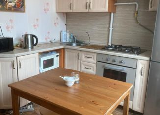 Сдается в аренду двухкомнатная квартира, 56 м2, Альметьевск, улица Ленина, 24