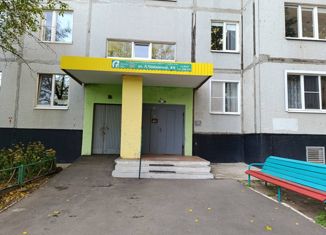 Продам 4-комнатную квартиру, 79 м2, Тольятти, улица Лизы Чайкиной, 49