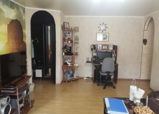 Продаю трехкомнатную квартиру, 55 м2, Железноводск, улица Чапаева, 25