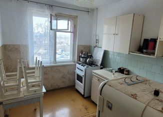 Продается 3-комнатная квартира, 65 м2, Челябинская область, улица Труда, 43