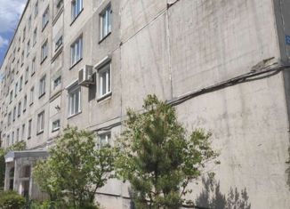 Продаю 2-ком. квартиру, 52.6 м2, Осинники, улица Революции, 35