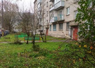 Продам 2-ком. квартиру, 48 м2, поселок Новый Учхоз, площадь Усова, 1