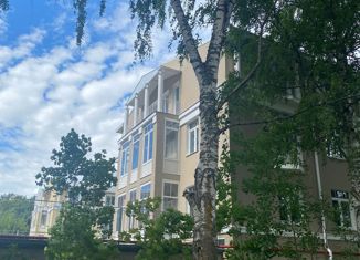 Продается 2-ком. квартира, 73 м2, Павловск, Госпитальная улица, 20к1