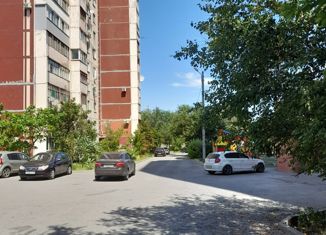 Продам 3-ком. квартиру, 63 м2, Волгоград, Авиаторская улица, 4, Советский район